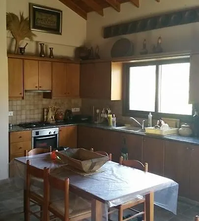 Holiday home Evie's House Arakapas