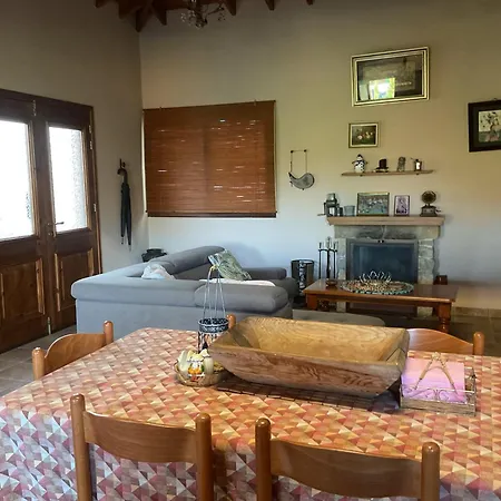Evie's House Дом отдыха Arakapas