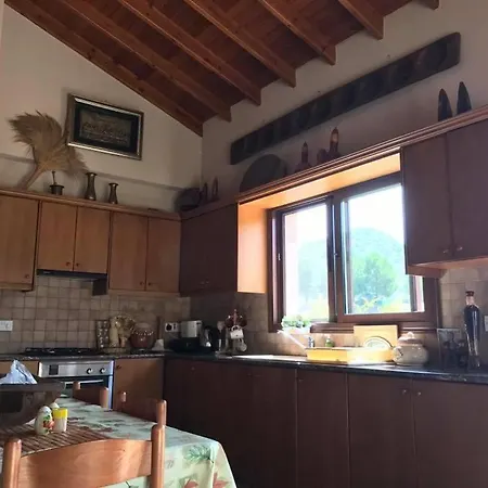 Evie's House * Arakapas