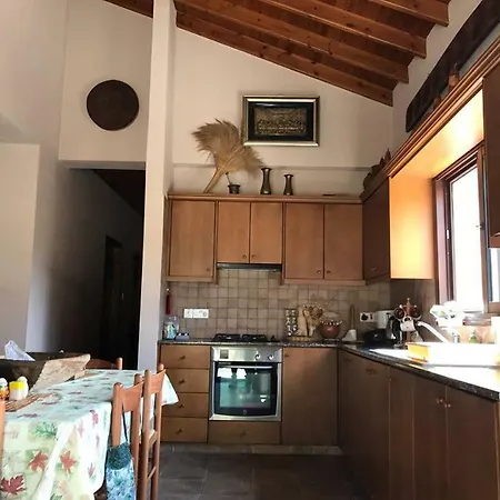 Evie's House Case de vacanță Arakapas